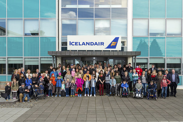 25 fjölskyldur, 150 manns, fengu ferðastyrk Vildarbarna Icelandair í dag