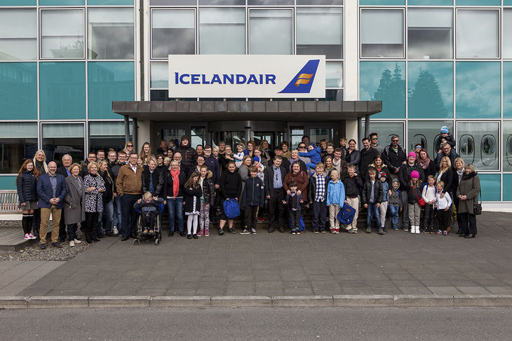 23 fjölskyldur fengu ferðastyrk Vildarbarna Icelandair í dag, sumardaginn fyrsta